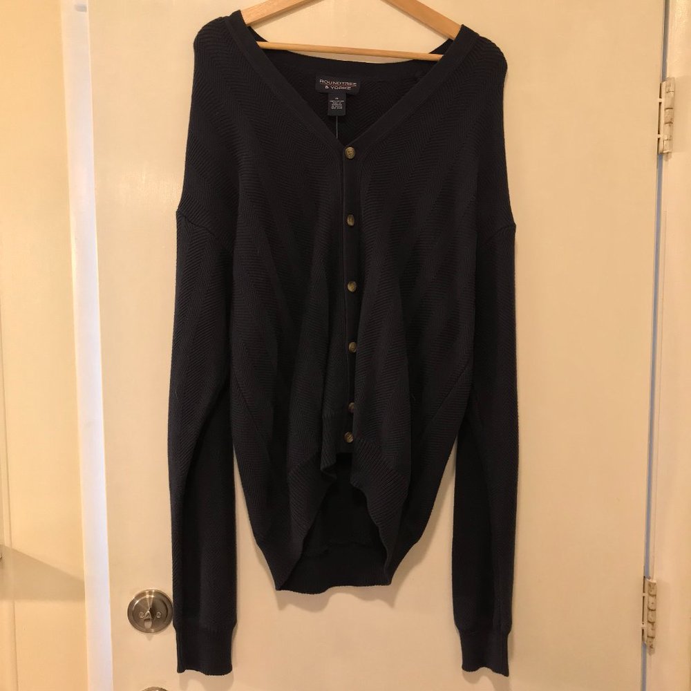 🚨LAST CHANCE - Closing closet🚨 Roundtree and Yorke Button Up Cardigan